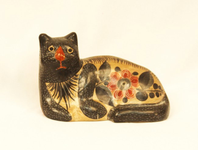 Vintage Primitive Folk Art Cat ED1059: Vintage Primitive Folk Art Cat ED1059. Excellent Vintage Condition! KM11FA. Absolutely BEAUTIFUL! Signed by the Artist "Amodo Golvom" on the base. The dark grey and tan hand painted colors are Mexico 