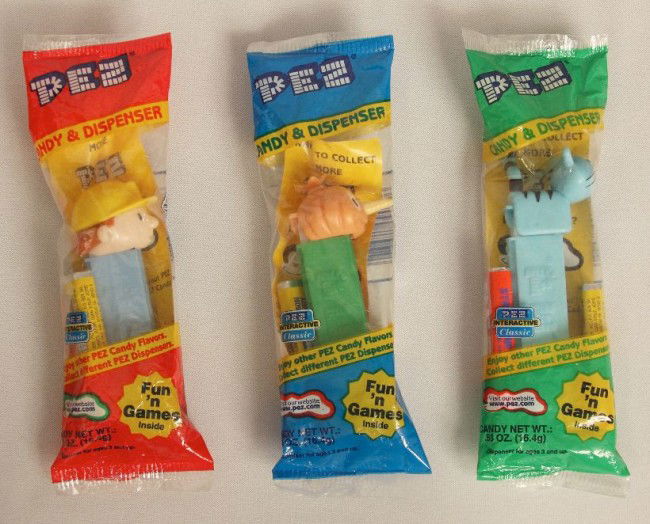 Lot of 3 Bob the Builder PEZ Dispensers & Candy ED934: Lot of 3 Bob the Builder PEZ Dispensers & Candy ED934. As-Is Condition! NJ3DA. In MOC (Mint on card) in bag, lot of 3 Bob the Builder Candy and PEZ dispensers. Included are Spud the Scarecrow", "Pilch