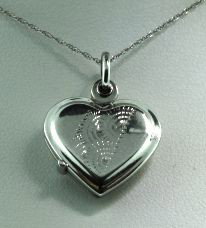 14K White Gold Locket w/10K Chain 3.4 gm GD42: "14K White Gold Locket w/10K Chain 3.4 gm GD42. As-Is Condition! NH201XU. One 14K White Gold swinging locket identified with a marking "ITALY" and 16" 10K White Gold chain. Total weight of item is 3.4