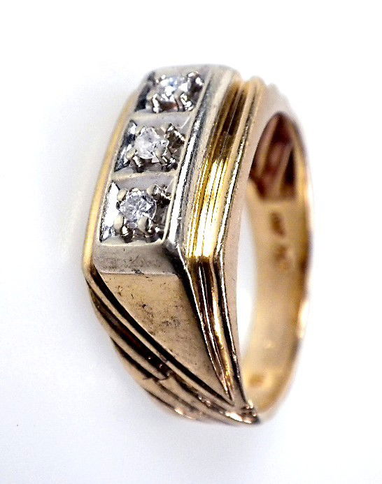 10KT Yellow Gold Diamond Block Ring 0.20ct A1554: "10KT Yellow Gold Diamond Block Ring 0.20ct A1554. Excellent Condition! KD502WS. One electronically tested 10KT yellow gold cast diamond block ring. The block ring features a diamond set row supported