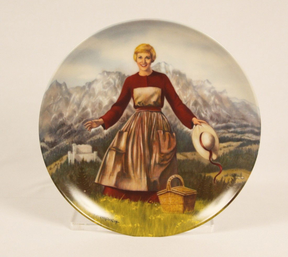 Knowles Collector Plate "The Sound of Music" ED1107: Knowles Collector Plate The Sound of Music" ED1107. Excellent Condition! CR4ND. The Sound of Music Collectors Plate was issued in 1986 with the Plate #8778C, Bradex Number 84-K41-18.1. The size of the
