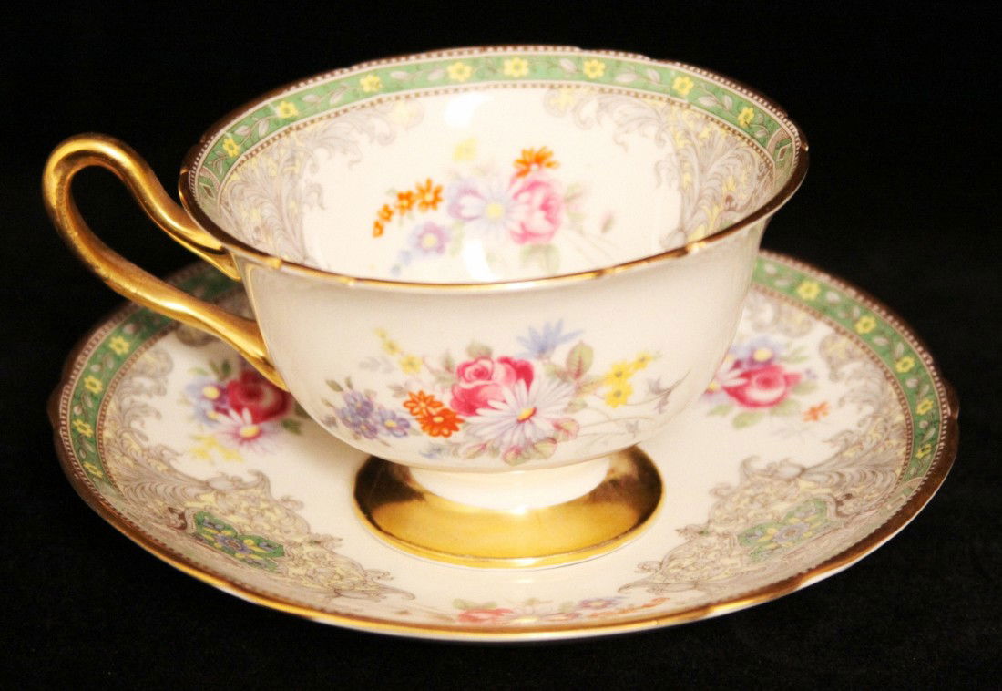 Shelley China "Georgian" Pattern BD172: Shelley China Georgian" Pattern BD172. Excellent Vintage Condition! GM62UK. This ornate bone china from Shelley tea cup and saucer set is of the "Georgian" pattern. Made in England. Thank you for view