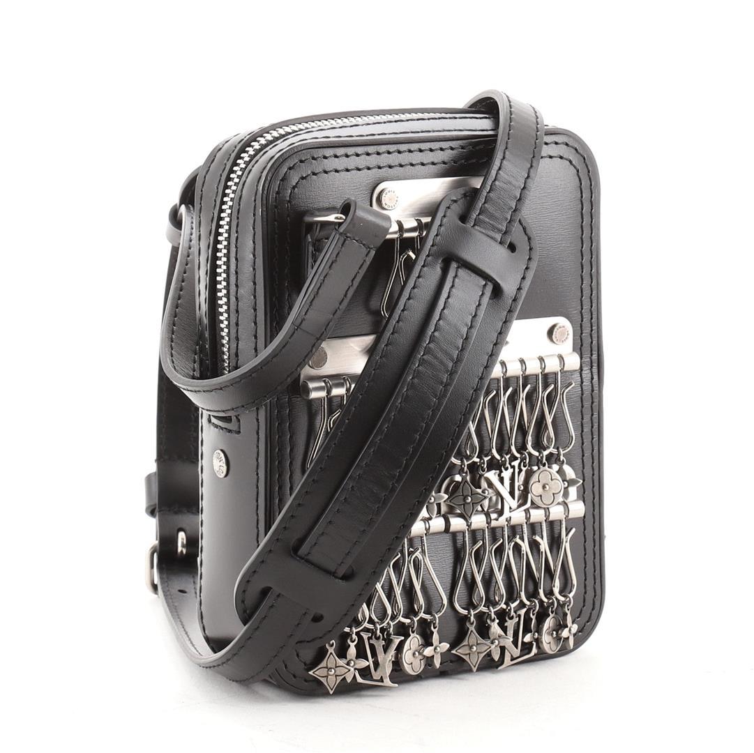 Louis Vuitton Danube Messenger Bag Limited Edition Charm Leather PPM Black: Louis Vuitton Danube Messenger Bag Limited Edition Charm Leather PPM Black Leather Condition Details: Minor wear on exterior corners, light scuffs on exterior and strap, scratches on hardware. Height 