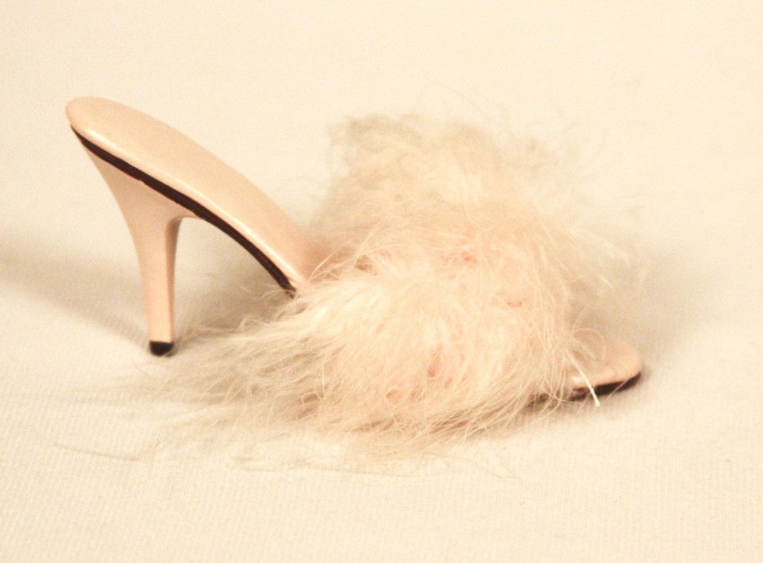 Miniature Porcelain 'Just The Right Shoe' "Va-Va Voom" : "Miniature Porcelain 'Just The Right Shoe' "Va-Va Voom" in Pink Collectible #25030 BD119. Great Condition! PD12GL. Just the Right Shoe "Va-Va Voom" in Pink #25030 Collectible Miniature Shoe by Raine p