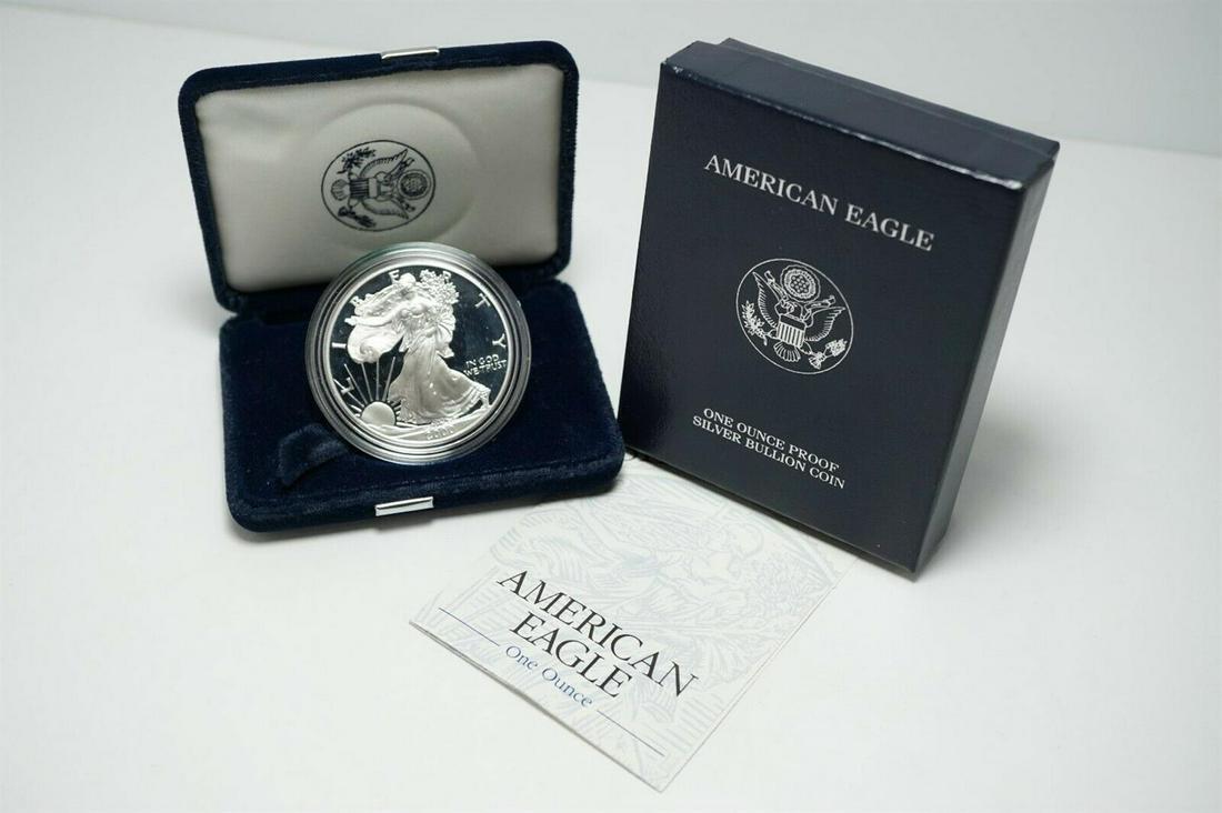 2000-P $1 American Silver Eagle Dollar Proof Coin w/Case & COA: One 2000-P $1 American Silver Eagle Dollar Proof Coin w/Case & COA. The emblem on the velvet case is no longer attached but it is still included.