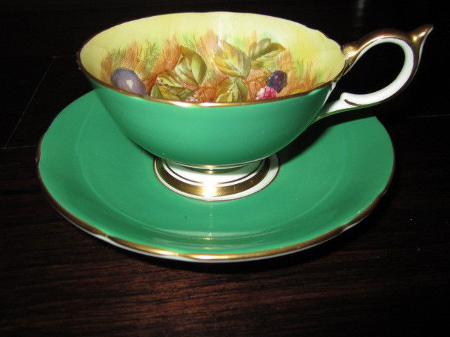 Rare Aynsley Fine Bone China Tea cup & Saucer Set BD78: Rare Aynsley Fine Bone China Tea cup & Saucer Set BD78. Excellent Vintage Condition! SR101PT. Rare & Elegant Sage color set with Orchard Fruit" design painted inside the cup. The cup is signed "D. Jon