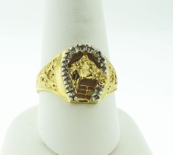 10KT Yellow Gold "Horseshoe" Diamond Ring .25ct GD78: 10KT Yellow Gold Horseshoe" Diamond Ring .25ct GD78. Good Condition! FG181JV. One 10KT yellow gold "Horseshoe" diamond ring weighing 6.0g. The ring features the profile of a horse between a diamond se