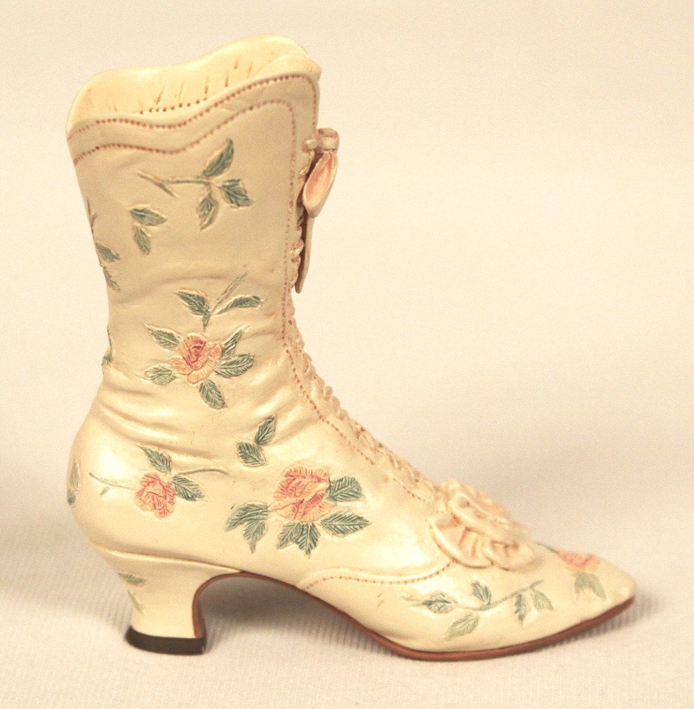 Miniature Porcelain 'Just The Right Shoe' "Victorian We: "Just The Right Shoe Collectible "Victorian Wedding Boot" #25088 BD91. Great Condition! TN12EY. Just the Right Shoe "Victorian Wedding Boot" #25088 Collectible Miniature Shoe by Raine produced by Will