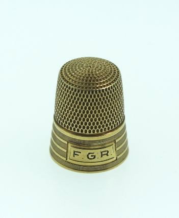 Antique 14KT Yellow Gold Thimble ED742: "Antique 14KT Yellow Gold Thimble ED742. Excellent Vintage Condition! VX431KU. Very collectible antique thimble in 14K yellow gold. It is valued at over $300.00! 4.9 grams, Mono FGR. Thank you for vie