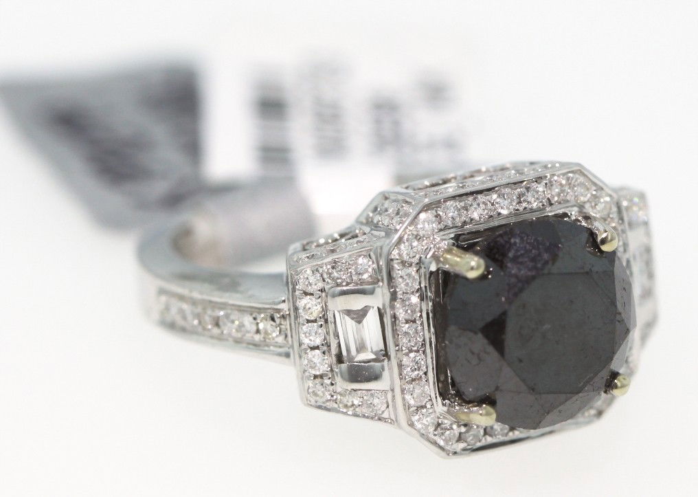 14KT White Gold 4.8ct Black and White Diamond Ring RM17: "14KT White Gold 4.8ct Black and White Diamond Ring RM172. Great Condition! IN9341SG. One electronically tested 14KT white gold ladies cast black and white diamond ring. Good workmanship. The featured