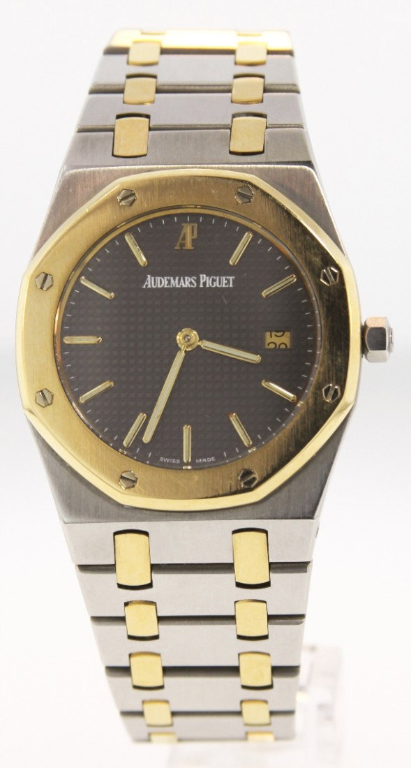 Audemars Piguet Royal Oak Wristwatch WBS94: "Audemars Piguet Royal Oak Wristwatch WBS94. Great Condition! HW1553KS. One gents, Audemars Piguet Royal Oak wristwatch electronically tested stainless steel and 18KT yellow gold. Case: 42mm x 33mm oc