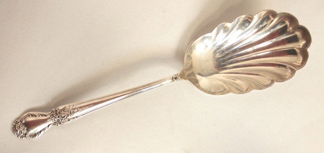 Vintage Sterling Silver "Brocade" Pattern Casserole Spo: "Vintage Sterling Silver "Brocade" Pattern Casserole Spoon ED1163. Very Good Estate Condition! HW221UD. This beautiful 9-1/2 inch sterling silver serving spoon is in the pattern "Brocade" by Internati
