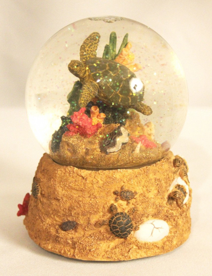 Turtle Snowglobe - Vintage - Musical NS157: Turtle Snowglobe - Vintage - Musical NS157. Great Condition! This is a vintage musical snowglobe by Westland Giftware. It's #2076 The Beautiful Sea" featuring a sea turtle. Thank you for viewing this 