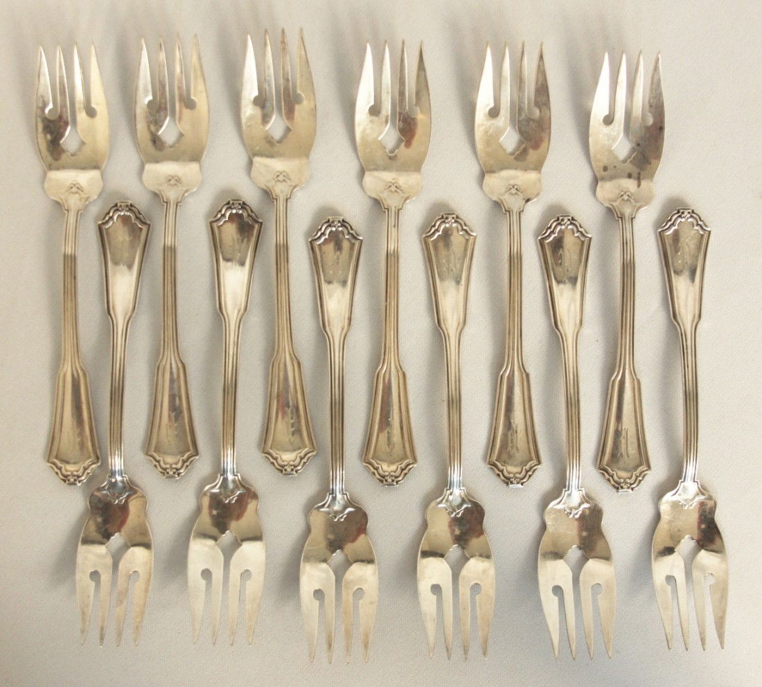 Antique Sterling Salad Forks Set of 12 "Jacobean" Patte: "Antique Sterling Salad Forks Set of 12 "Jacobean" Pattern ED1166. Good Condition! TE694GM. Set of 12 antique sterling silver salad forks by Reed and Barton in the very rare "Jacobean" pattern, circa