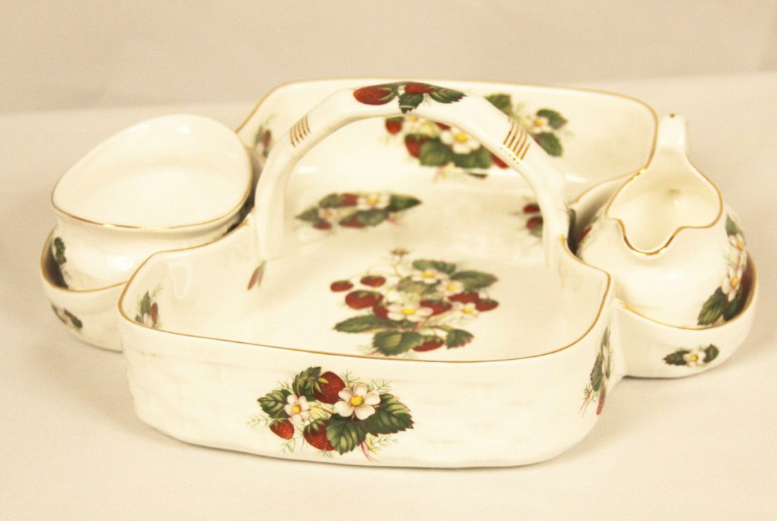Hammersley Spode Bone China 3pc Serving Set WBL18: Hammersley Spode Bone China 3pc Serving Set WBL18. Excellent Condition! CH17AN. This is a very lovely Hammersley Fine Bone China Strawberry Ripe serving set with basket design tray, creamer and sugar