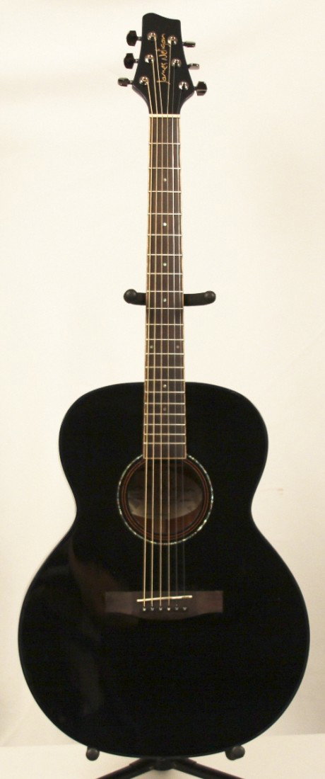 Stagg NA38MJ Mini Jumbo Guitar MGUI10: Stagg NA38MJ Mini Jumbo Guitar MGUI10. Like New Condition! FS99LU. This amazing Stagg, hand made Mini Jumbo guitar has a solid spruce top, rosewood fingerboard and a beautiful black piano finish with 