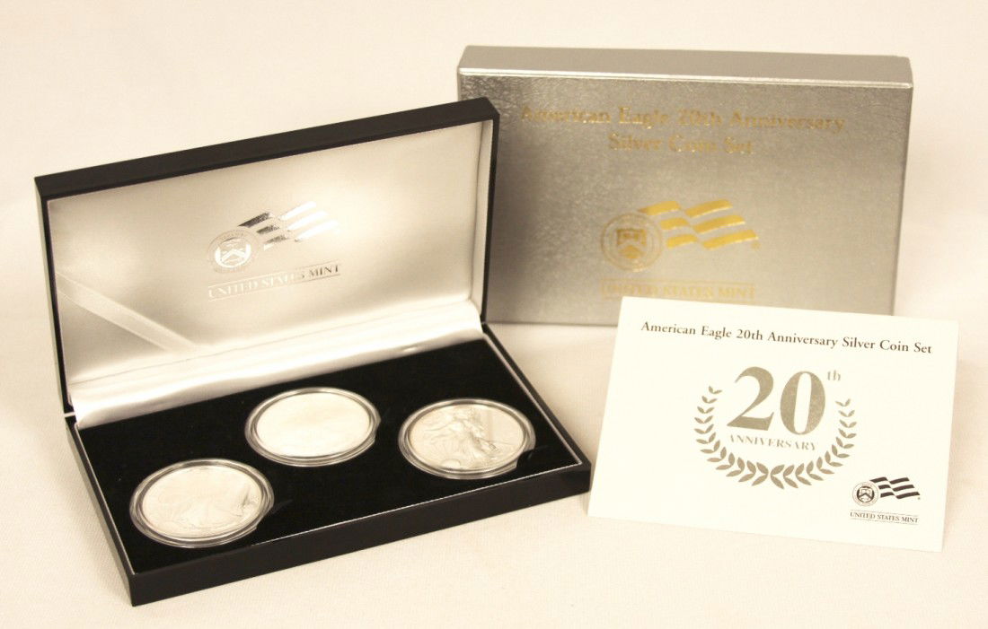 2007 US Mint American Eagle 20th Anniversary Silver Coi: 2007 US Mint American Eagle 20th Anniversary Silver Coin Set WBS42. As-Is Condition! AY103DZ. This set created in 2006 by the United States Mint contains one proof, one uncirculated and one reverse pr
