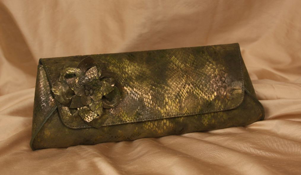 New w/Tags Luciano Designer Clutch Handbag ED665: New w/Tags Luciano Designer Clutch Handbag ED665. Excellent Condition! QX121YR. This is HEAVEN IN A HANDBAG! Retails for $495.00 at Neiman Marcus. This is an up and coming designer!! His bags are high