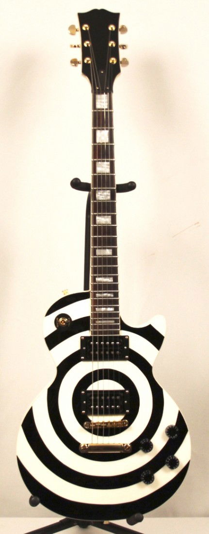 Les Paul Standard with Jack Wylde Bullseye DGUI5: Les Paul Standard with Jack Wylde Bullseye DGUI5. Great Condition! TT902QH. This un-named Les Paul Standard tribute guitar has all the looks of the Gibson and Zakk Wylde designed bullseye buitar at th