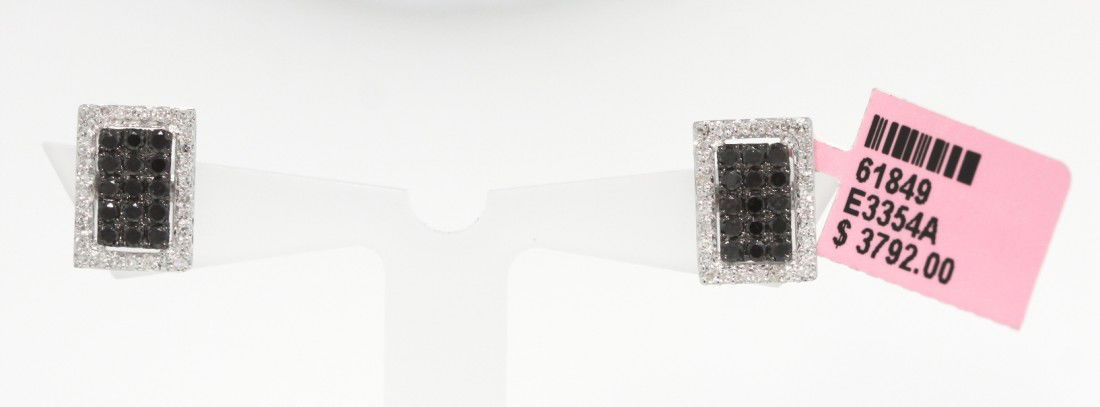 14KT White Gold .95ct Black and White Diamond Stud Earr: 14KT White Gold .95ct Black and White Diamond Stud Earrings FJM1189. Excellent Condition! BA973MN. One 14KT white gold black and white diamond stud earrings. The pair features 90 black and white round