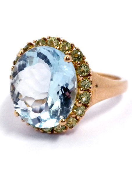 10KT Yellow Gold 5.8ct Aquamarine and Peridot Ring A356: 10KT Yellow Gold 5.8ct Aquamarine and Peridot Ring A3569. Good Condition! BL624JZ. One electronically tested 10KT yellow gold ladies cast aquamarine and peridot ring with a bright polish finish. The f