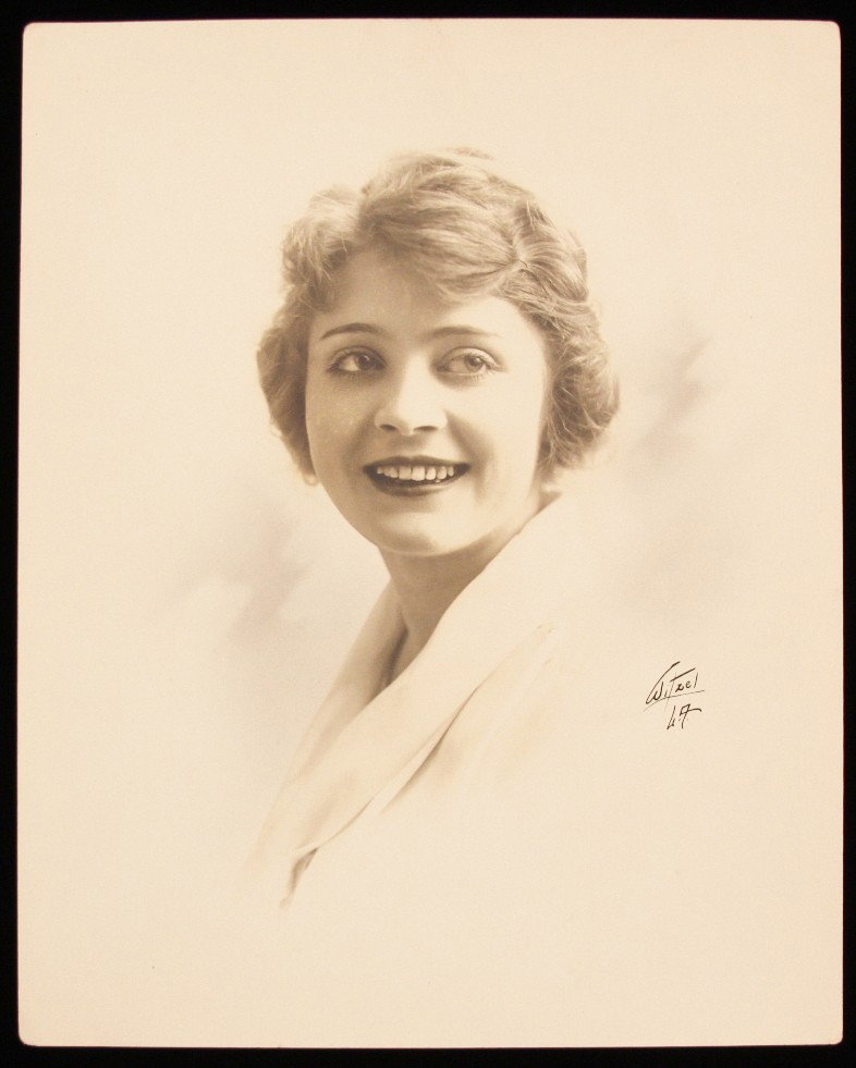 Original Witzel LA Signed Jane Novak Photo ED1190: Original Witzel LA Signed Jane Novak Photo ED1190. Very Fine Condition! XS101DC. This is a vintage original 8 inch x 10 inch sepia toned matte finish DOUBLE WEIGHT photo with borders JANE NOVAK (1896-