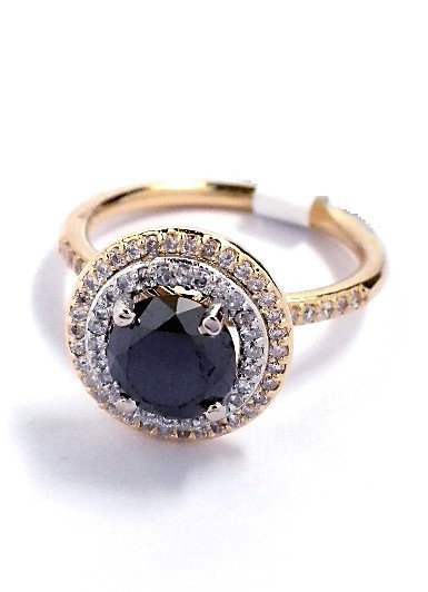 14KT Yellow Gold 2.69ct Black and White Diamond Ring J2: 14KT Yellow Gold 2.69ct Black and White Diamond Ring J26. New Condition! XO895SN. One electronically tested 14KT yellow gold ladies cast black and white diamond ring. Good workmanship. The featured bl