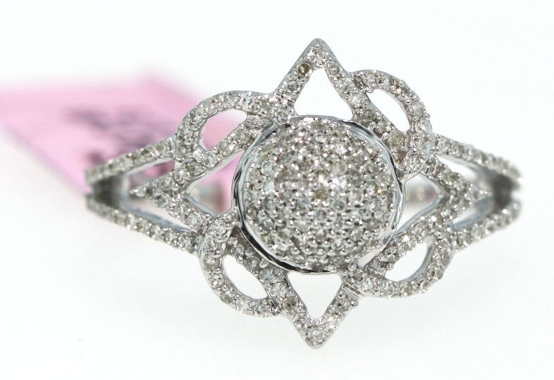 14KT White Gold .4ct Diamond Flower Design Ring FJM600: 14KT White Gold .4ct Diamond Flower Design Ring FJM600. Excellent Condition! RC603HW. One 14KT white gold diamond flower design ring. Features round diamonds weighing a total of 0.40cts. Total weight
