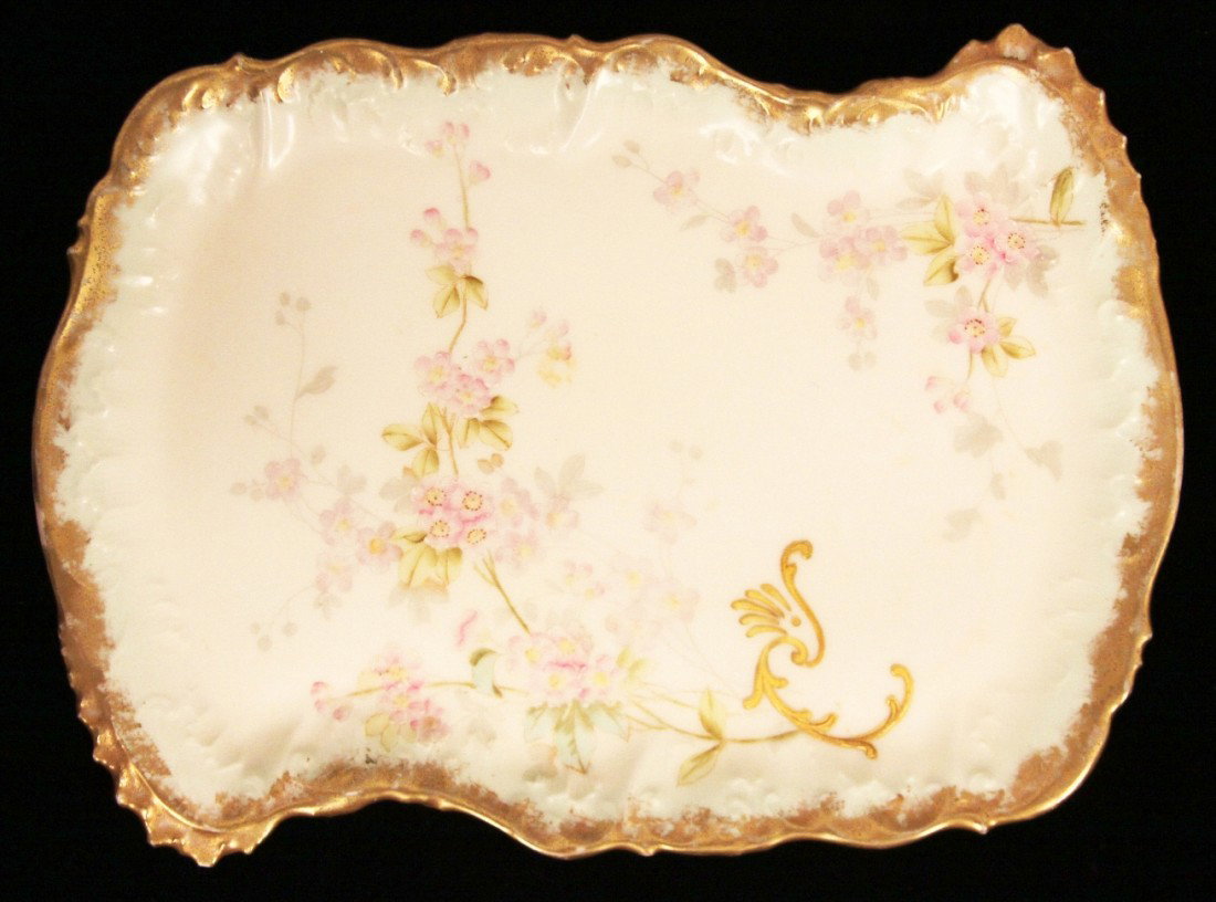 Antique Limoges Hand Painted Plate/Tray WBL46: "Antique Limoges Hand Painted Plate/Tray WBL46. Excellent Condition! GR15EA. This is a lovely Limoges,France, porcelain decorative plate and/or serving tray. This piece measures 9-1/4" x 6-3/8" and is