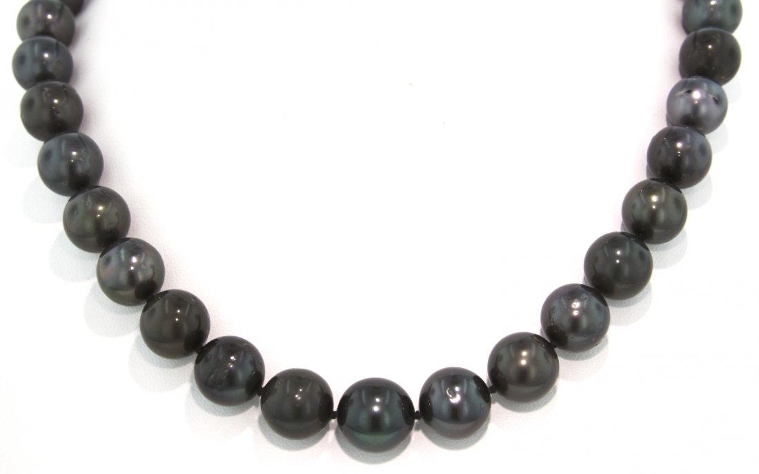 Tahitian Cultured Pearl Necklace RM313: Tahitian Cultured Pearl Necklace RM313. Great Condition! XJ407GV. One graduated single strand pearl necklace, eighteen inch princess length, knotted with a silver plunger style clasp containing thirty