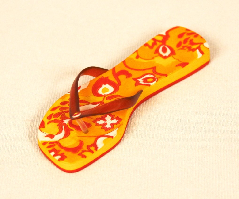 Miniature Porcelain 'Just The Right Shoe' "Mahalo" Coll: Miniature Porcelain 'Just The Right Shoe' Mahalo" Collectible #25174 BD123. Great Condition! HR12VA. Just the Right Shoe "Mahalo" #25174 Collectible Miniature Shoe by Raine produced by Willits. This s