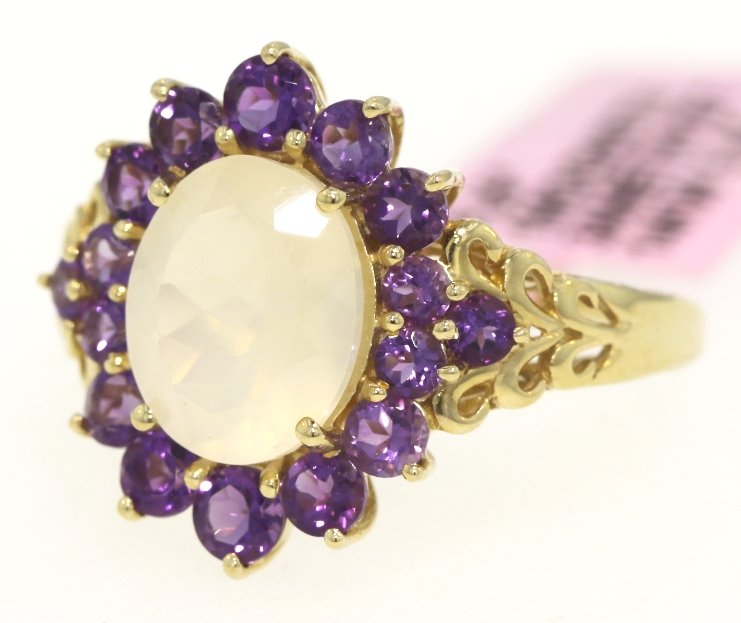 14KT Yellow Gold Moonstone and Amethyst Ring FJM828: 14KT Yellow Gold Moonstone and Amethyst Ring FJM828. Excellent Condition! PU112AN. One 14KT yellow gold amethyst and moonstone ring. Total weight of ring is 5.50gms. Approximately fits a finger size 8