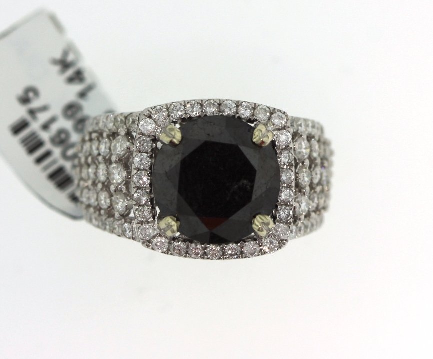 14KT White Gold 7.18ct Black & White Diamond Ring RM526: 14KT White Gold 7.18ct Black & White Diamond Ring RM526. Excellent Condition! JF361UP. One electronically tested 14KT white gold ladies cast black & white diamond ring with a bright polish finish. Con