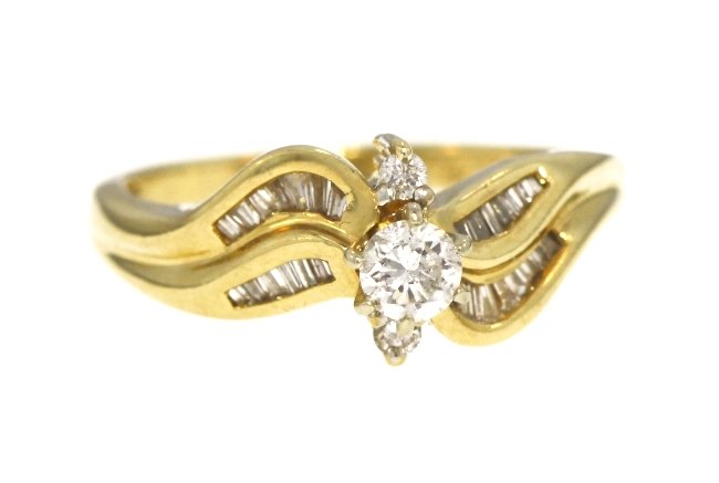 14KT Yellow Gold .3ct Diamond Engagement Ring WBS4: "14KT Yellow Gold .3ct Diamond Engagement Ring WBS4. Very Good Condition! AF101WY. This sweet diamond engagement ring is set in yellow gold and weighs approximately 3.70gms. The dramatic setting is co