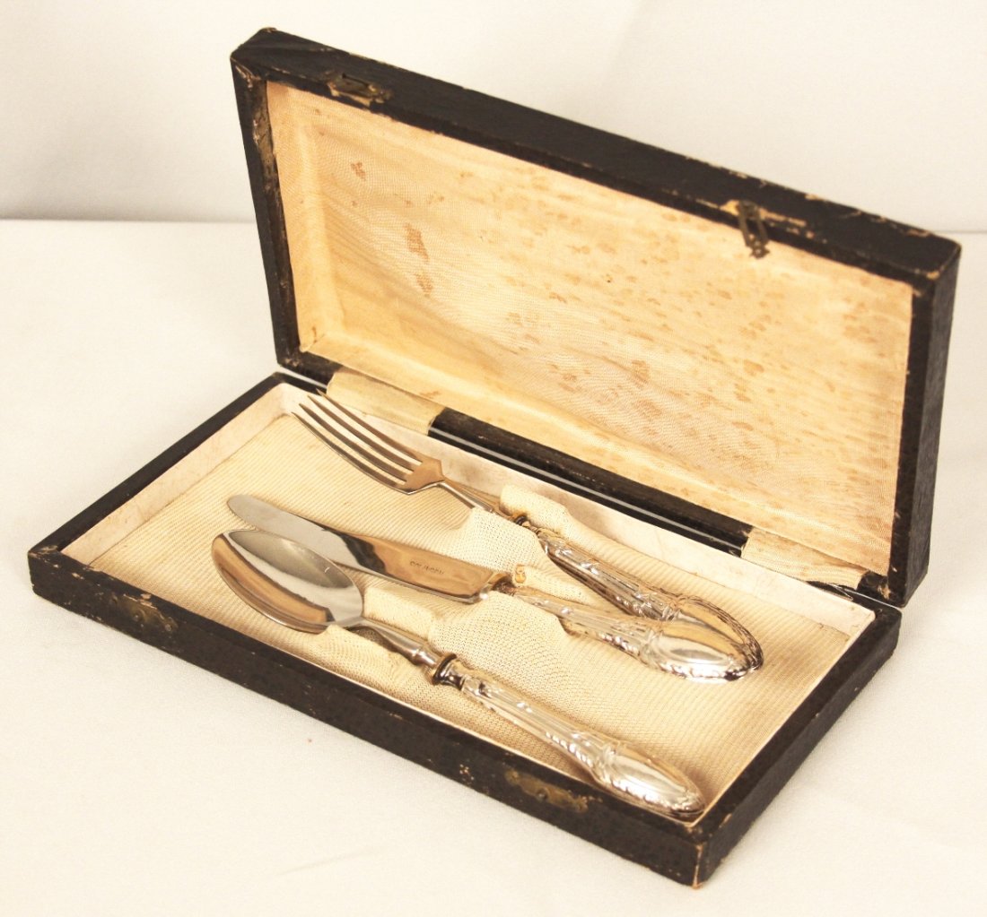 Gorgeous Antique Solingen Luncheaon Set 800 Silver ED12: Gorgeous Antique Solingen Luncheaon Set 800 Silver ED1237. Very Nice Condition! KM101TS. Lovely antique luncheon knife, spoon and fork luncheon set in antique case. Knife measures 7.5 long, spoon 6.75