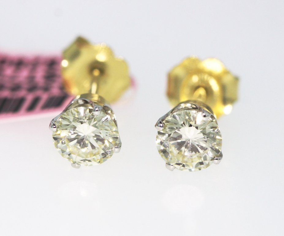 14KT White Gold 1.00tcw White Diamond Stud Earrings FJM: 14KT White Gold 1.00tcw White Diamond Stud Earrings FJM1865. Excellent Condition! PR828IR. 14KT White Gold 1.00tcw White Diamond Stud Earrings. Total weight of pair is 1.00gm. Thank you for viewing th