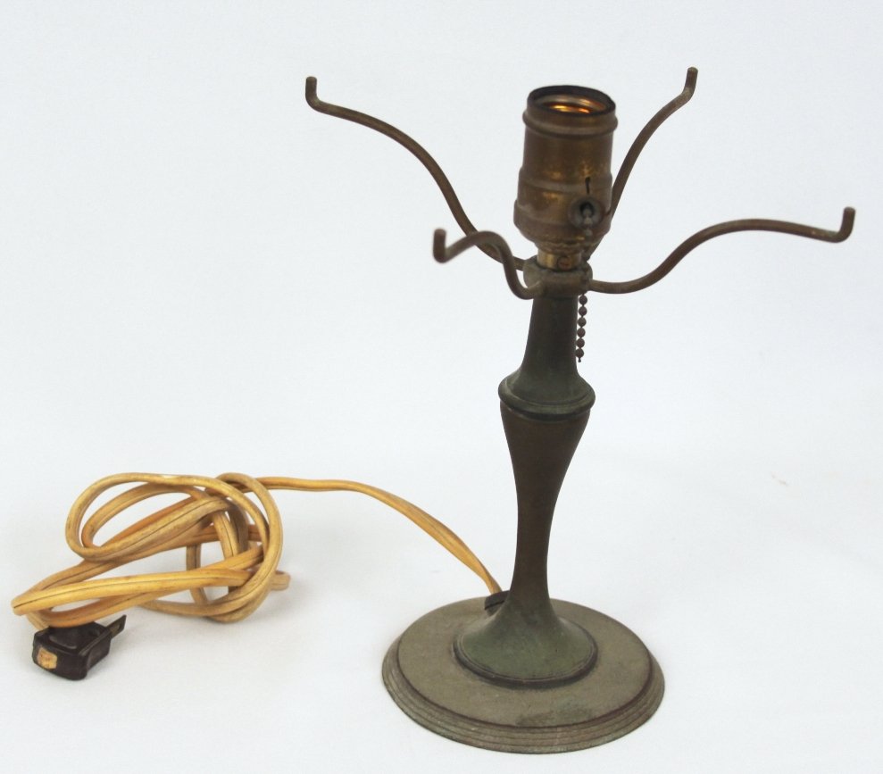 Antigue Pairpoint Lamp Base- Signed & Numbered ED1285: Antigue Pairpoint Lamp Base- Signed & Numbered ED1285. As-Is Condition! ZE201BC. Antique electric Pairpoint lamp base. #BB021. Measures 9.5 tall and would hold an 8" lamp shade. Base is 4.25". Valued 