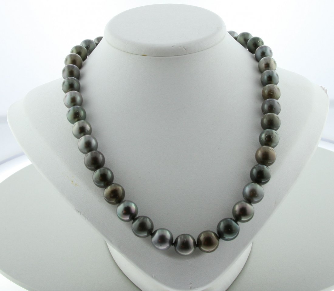 Ladies Tahitian South Sea Cultured Pearl Necklace RM589: Ladies Tahitian South Sea Cultured Pearl Necklace RM589. SK235RF. Excellent Condition! One lady's necklace strand strung and knotted onto a silk thread containing: 37 Tahitian South Sea Cultured Pearl