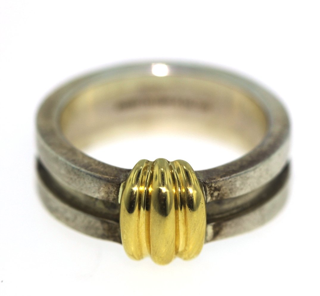 18KT Yellow Gold & Silver Tiffany & Co Atlas Bar Links : 18KT Yellow Gold & Silver Tiffany & Co Atlas Bar Links Ring GB109. Good Condition! FK15QJ. One 18KT Yellow Gold & Silver Tiffany & Co Ring. Approximately a size 7.75. Total weight of ring is 9.7gm. Th