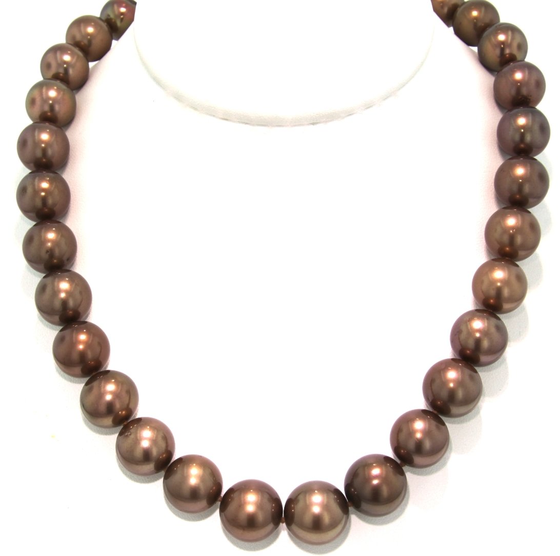 Tahitian South Sea Pearl Necklace RM538: Tahitian South Sea Pearl Necklace RM538. Excellent Condition! LS8311QQ. One graduated strand of south sea cultured pearl necklace. Sixteen inch length, knotted with a thirteen millimeter scalloped 14K