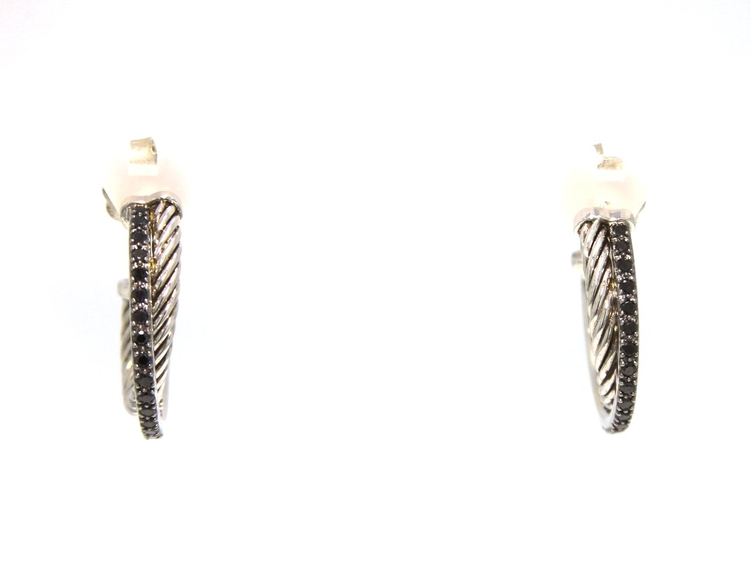 David Yurman 0.90ct Black Diamond Graphite Ice Earrings: David Yurman 0.90ct Black Diamond Graphite Ice Earrings GB97. Excellent Condition! EU108SK. One pair of new David Yurman 0.90ct Black Diamond Graphite Ice hoops style earrings. 14KT white gold & sterl