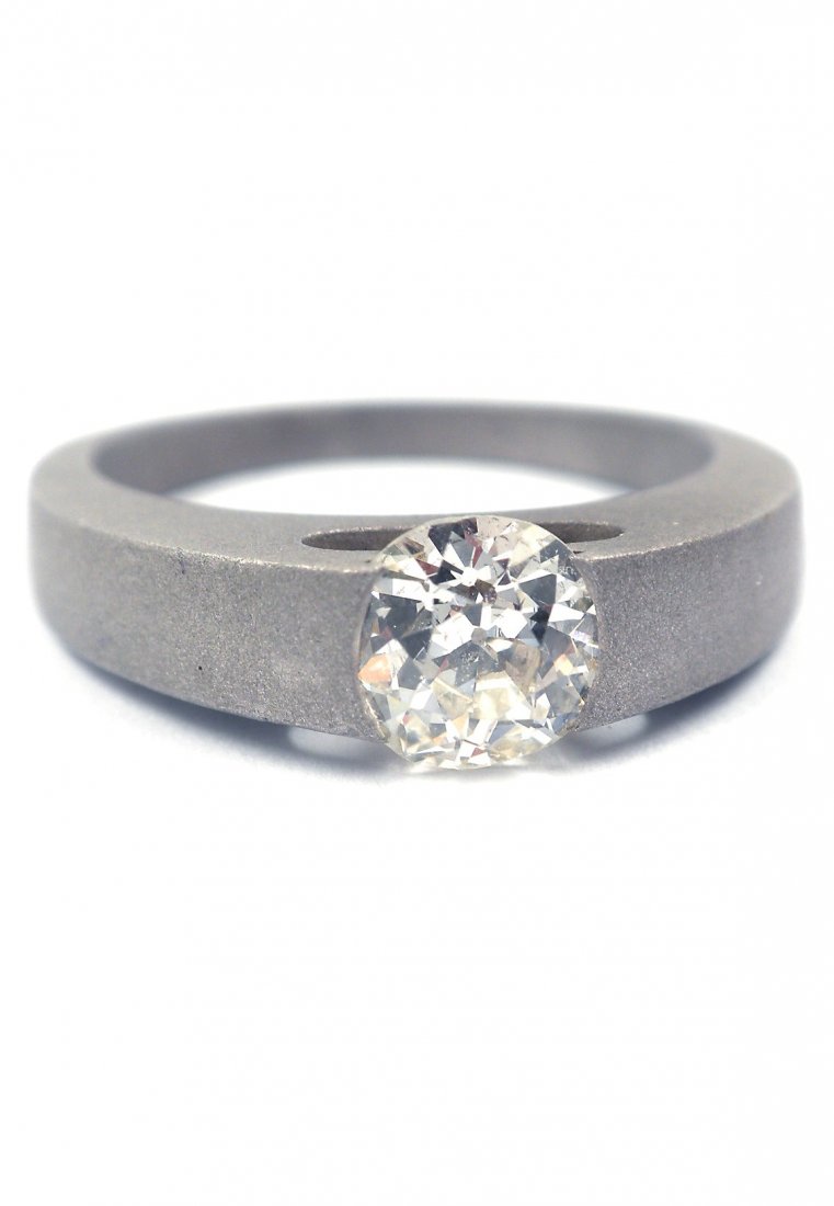 18KT White Gold 0.90ct Diamond Ring GB145: 18KT White Gold 0.90ct Diamond Ring GB145. Excellent Condition! IE9331ER. One electronically tested 18KT white gold ladies cast & assembled diamond solitaire ring. Condition is good. Identified with m