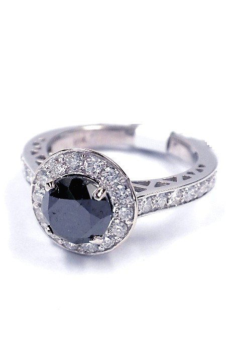 14KT White Gold 2.21ct Black and White Diamond Ring J30: 14KT White Gold 2.21ct Black and White Diamond Ring J30. New Condition! JQ119NR. One electronically tested 14KT white gold ladies cast black and white diamond ring. Good workmanship. The featured blac