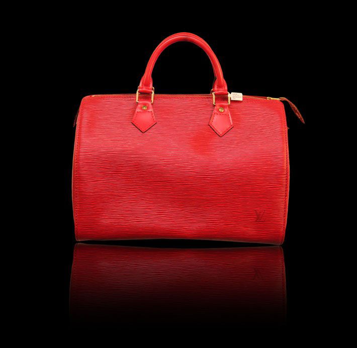Louis Vuitton Red EPI Speedy 30 Handbag GB221: Louis Vuitton Red EPI Speedy 30 Handbag GB221. Good Pre-Owned Condition! Auction ID# TW675PR. This bags dimensions are (W) 32cm x (H) 24cm x (D) 18cm. This bag comes with a dust bag but does not have