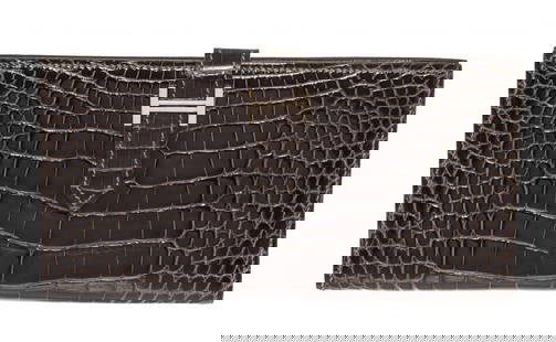 Hermes Black Alligator Leather Bearn Wallet: Hermes Black Alligator Leather Bearn Wallet. All available information is listed in the description and shown in the photos. Hermes Bearn Wallet is cone in shiny black Alligator leather, featuring a b