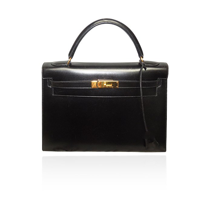 Authentic Hermes 32cm Kelly Bag in Noir Sellier Box Lea: Authentic Hermes 32cm Kelly Bag in Noir Sellier Box Leather LB1. Great Pre-Owned Condition! ZC6044CU. The Hermes Kelly bag is iconic and classic. Up for auction is this Stunning Hermes 32cm Kelly Sell