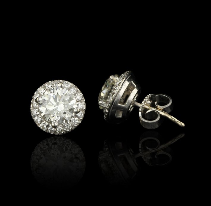 18KT White Gold 2.17ctw VS1-SI1/H-J Diamond Earrings A4: 18KT White Gold 2.17ctw VS1-SI1/H-J Diamond Earrings A4201. Excellent Condition! SA1072MF. One electronically tested 18KT white gold cast & assembled diamond earrings with standard backs. Condition is