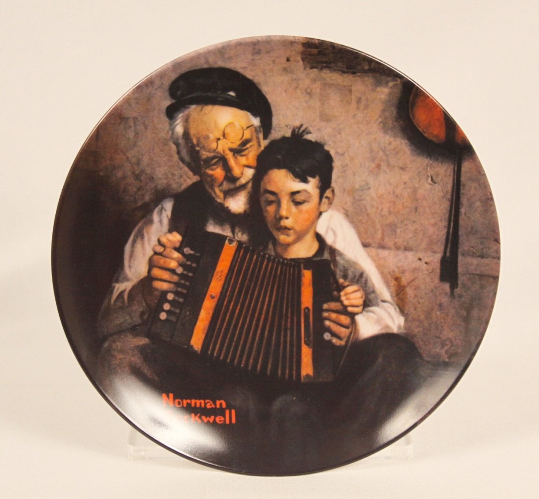 Knowles Collector Plate "Music Maker" by Norman Rockwel: Knowles Collector Plate Music Maker" by Norman Rockwell ED1108. Excellent Condition! GR4SE. Knowles Collector Plate "The Music Maker" by Norman Rockwell, 5th in Rockwell's Heritage Collection. Limited