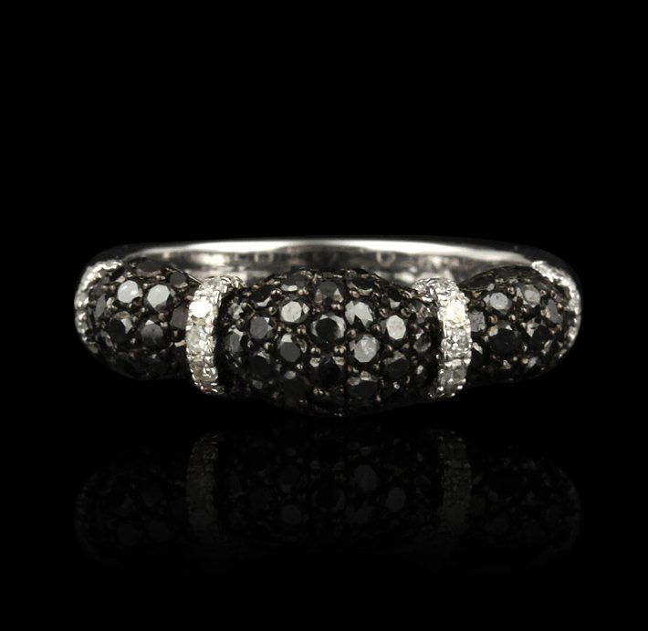 14KT White Gold 1.31ctw Black and White Diamond Ring FJ: 14KT White Gold 1.31ctw Black and White Diamond Ring FJM2095. Excellent Condition! VV904XS. One ring featuring: 2.47gm of 14KT white gold, (98) black diamonds with a total weight of 1.15cts and (26) r