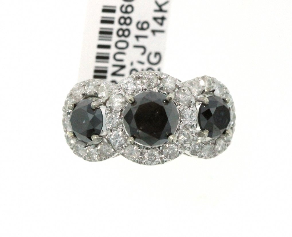 14KT White Gold 4.64ct Black & White Diamond Ring RM470: 14KT White Gold 4.64ct Black & White Diamond Ring RM470. New Condition! PE129HC. One electronically tested 14KT white gold ladies cast black and white diamond ring with a bright polish finish. Conditi